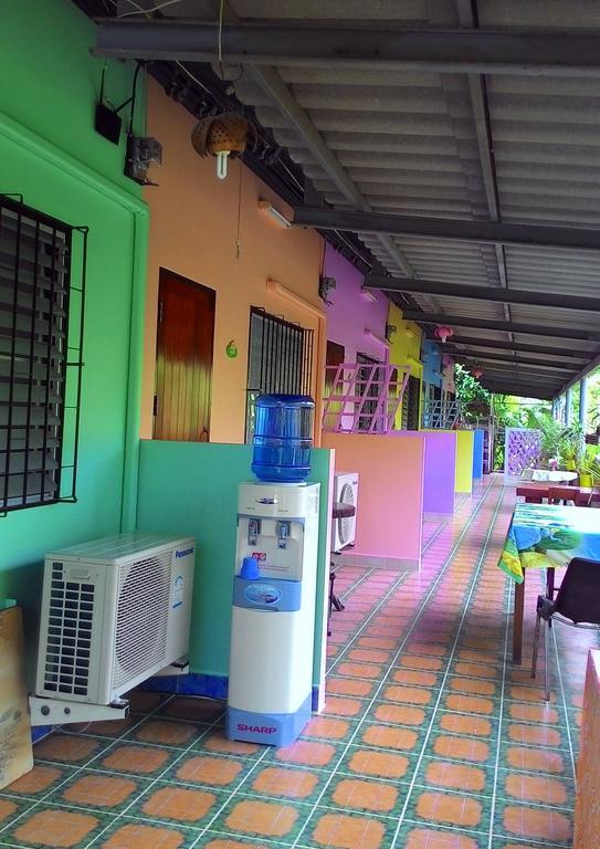Baan Benjathip Hostel Amphawa Phòng bức ảnh