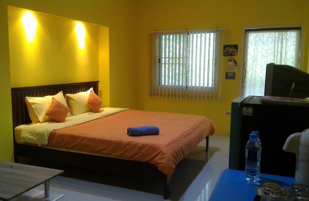 Baan Benjathip Hostel Amphawa Ngoại thất bức ảnh